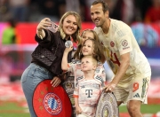 天博体育-凯恩回归赛场，惊险取胜首场状态亮眼，切尔西观众沸腾！的简单介绍