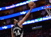 天博-字母哥巅峰对决，西亚卡姆与30激战DWG分钟，爆冷胜负难料！的简单介绍