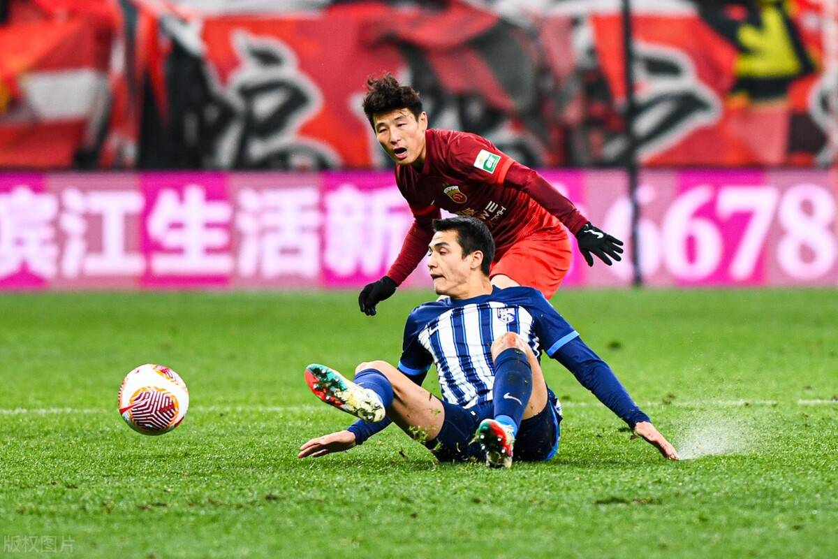 包含武汉三镇发布备战花絮，赛后更衣室发声，意甲任务艰巨，更衣室氛围转暖的词条